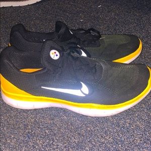 NIKE FREE TRAINER V/ NFL “STEELERS”
